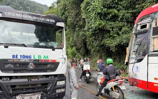 Tai nạn liên hoàn trên đèo Bảo Lộc, QL20 tê liệt nhiều giờ