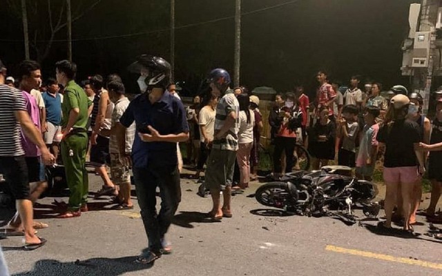 Quảng Nam: Hai xe máy đối đầu biến dạng, 4 người thương vong 