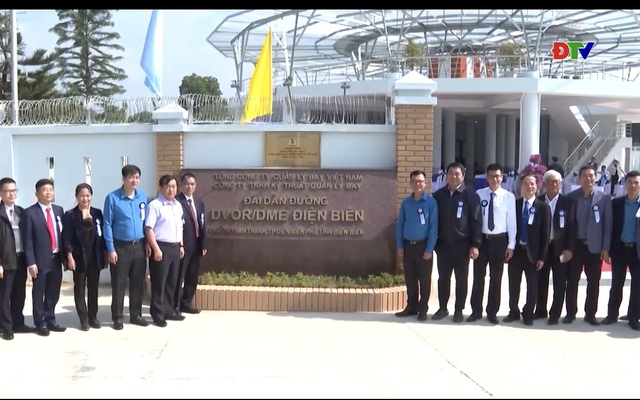 Công đoàn GTVT Việt Nam gắn biển công trình Đài dẫn đường tại Điện Biên