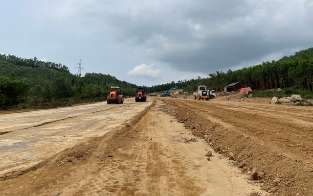 Hé lộ các nhà thầu làm chậm tiến độ cao tốc Bắc - Nam qua Bình Định - Phú Yên