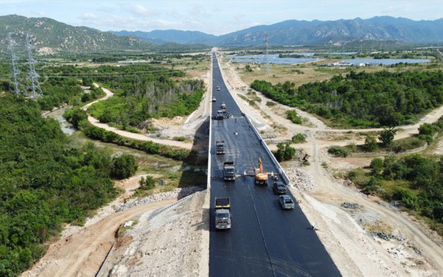 Bộ trưởng Nguyễn Văn Thắng thúc tiến độ khởi công 27 dự án giao thông trong năm 2023