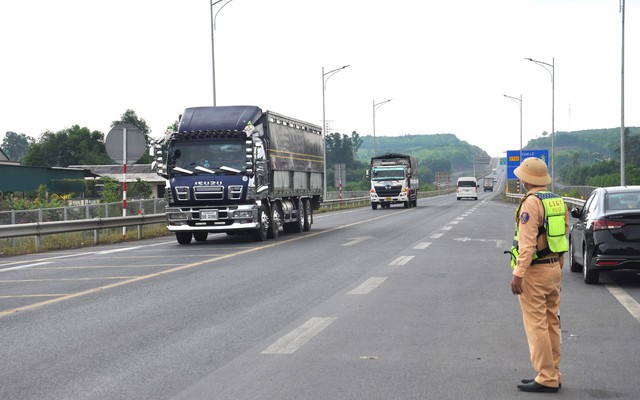 Nhìn lại kết quả phân luồng giao thông tuyến Cam Lộ - La Sơn - Bài 3: Lưu thông thông thoáng, TNGT giảm mạnh