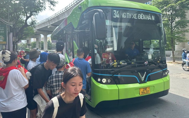 Hà Nội: Phát triển hệ thống vận tải hành khách công cộng khối lượng lớn