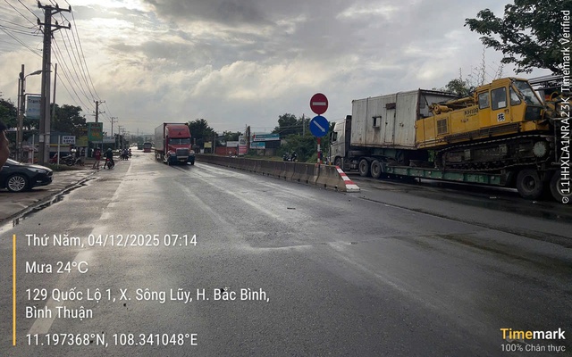 Mưa lớn khiến QL1 đoạn qua tỉnh Lâm Đồng ngập sâu 1m