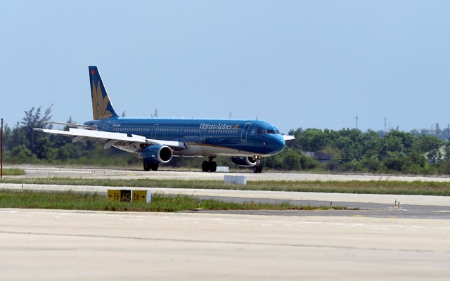 Máy bay của Vietnam Airlines hạ cánh khẩn cấp tại sân bay Đà Nẵng để cấp cứu hành khách