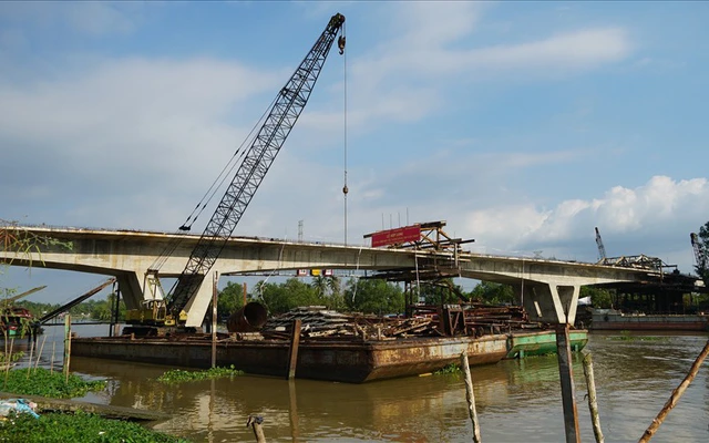 Bộ Xây dựng thúc tiến độ mặt bằng thi công cầu Vàm Xáng - Thị Đội