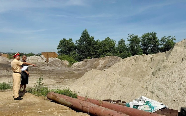 Ra quân kiểm soát phương tiện khai thác, vận chuyển cát trên địa bàn tỉnh Quảng Ninh 