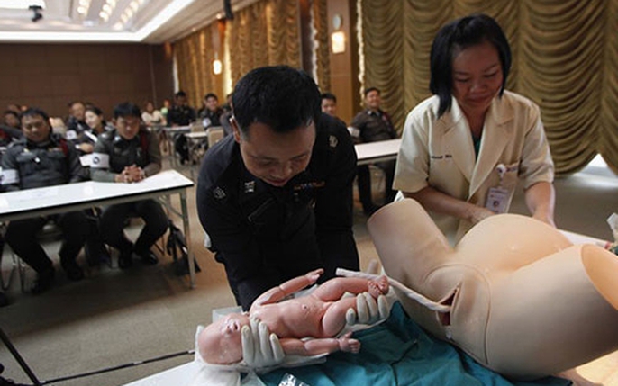 Bệnh viện Sản Nhi Bắc Giang tổ chức tập huấn Đào tạo quy trình kỹ thuật đỡ  đẻ thường ngôi chỏm  Xuất bản thông tin