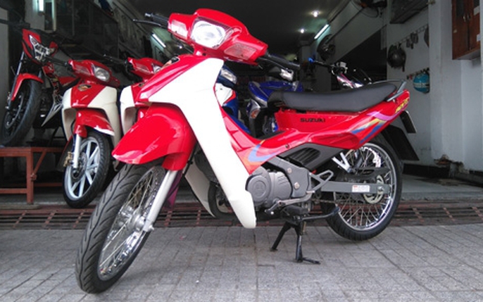 Suzuki RG Sport đời 2002 chưa đổ xăng đấu bình gây sốc với giá gần 800  triệu đồng  Motosaigon