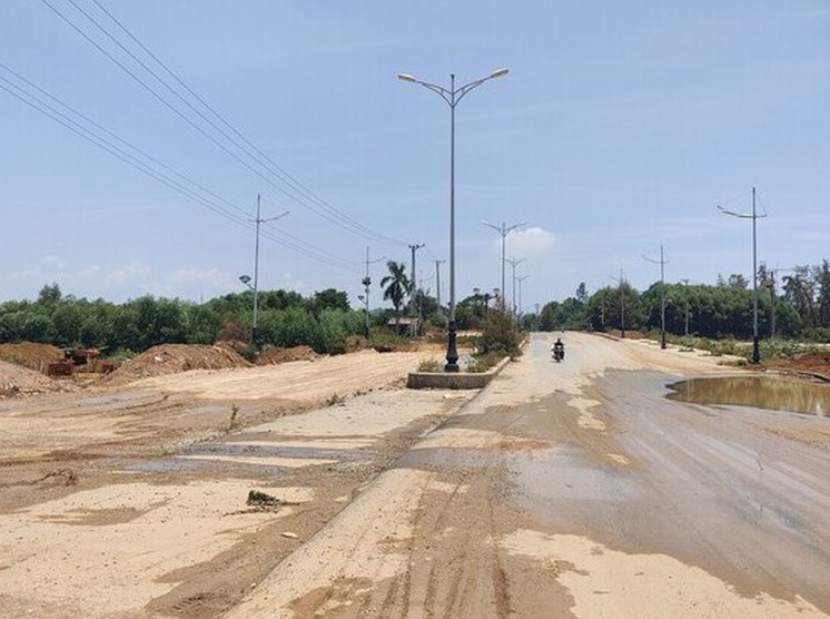 Lạ lùng dự án đường 9,6km ở Quảng Ngãi thi công 8 năm chưa xong