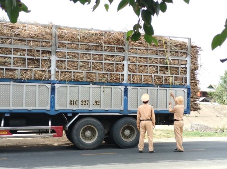 xe chở mía ở Gia Lai