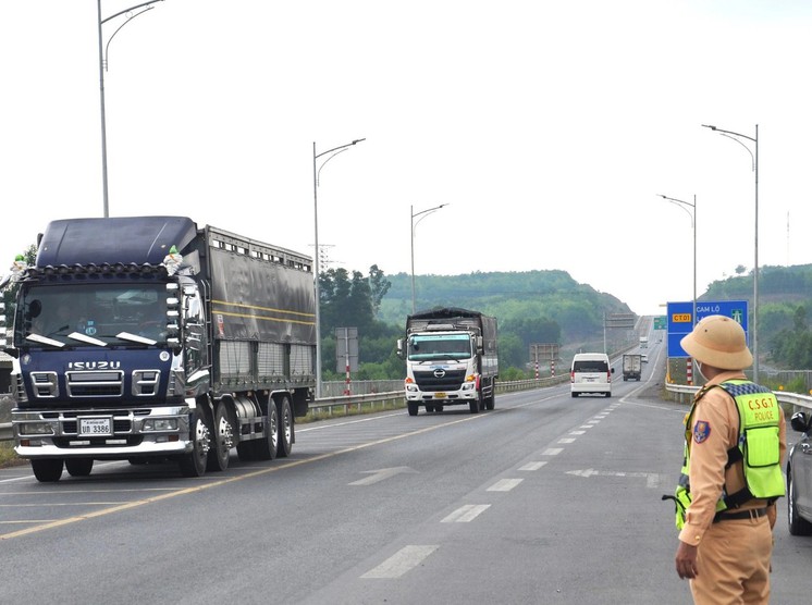 cao tốc La Sơn-Hoà Liên