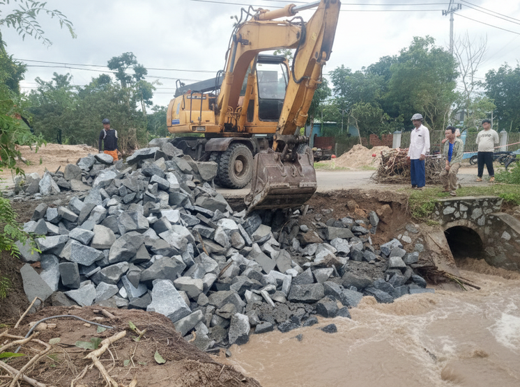 Mưa lũ, sạt lở ở Nam Trung bộ, canh đường, đảm bảo giao thông, phục vụ cứu hộ cứu nạn