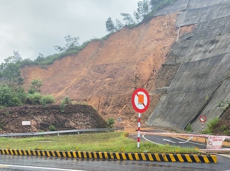 cơn bão số 1