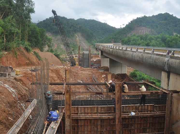 cao tốc La Sơn - Hòa Liên