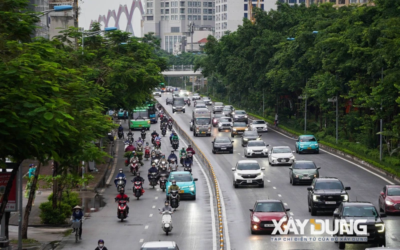 Hà Nội tách làn ô tô, xe máy trên 2 tuyến đường lớn